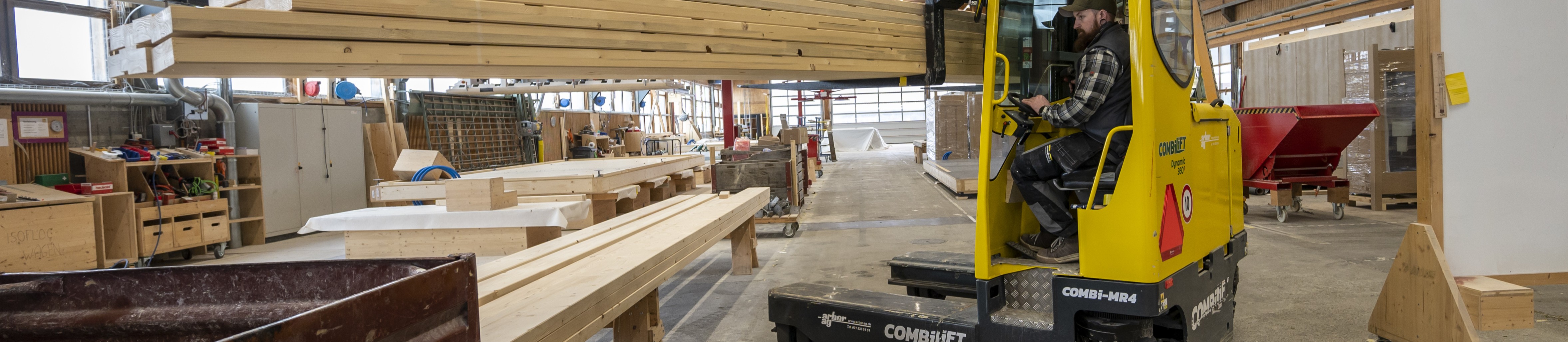 combilift-mr4-bei-Stuber-Holz.jpg