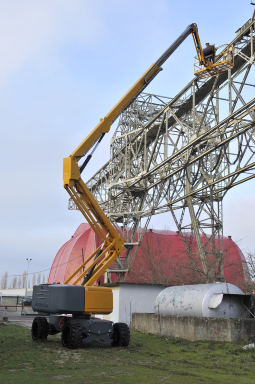 HAULOTTE Nacelles articulées diesel - Excellente maniabilité dans les zones encombrées