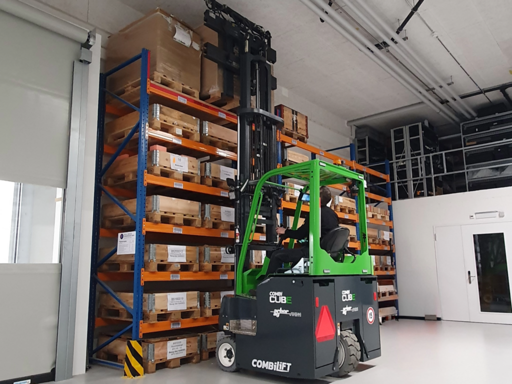 COMBILIFT CUBE - der wendigste Gegengewichtsstapler auf dem Markt!