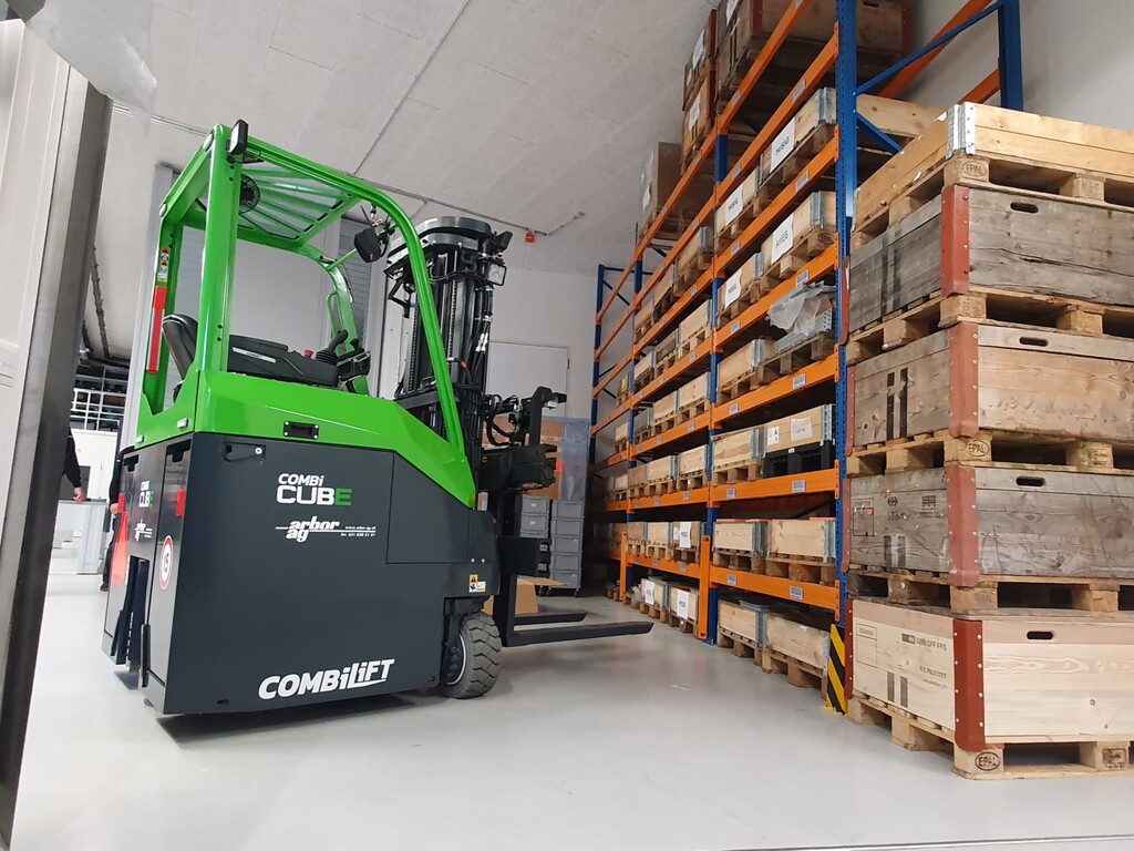 COMBILIFT CUBE - der wendigste Gegengewichtsstapler auf dem Markt!