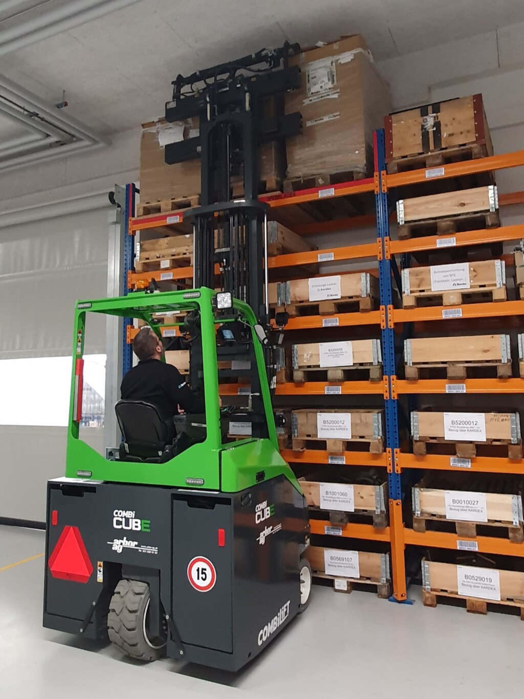COMBILIFT CUBE - der wendigste Gegengewichtsstapler auf dem Markt!