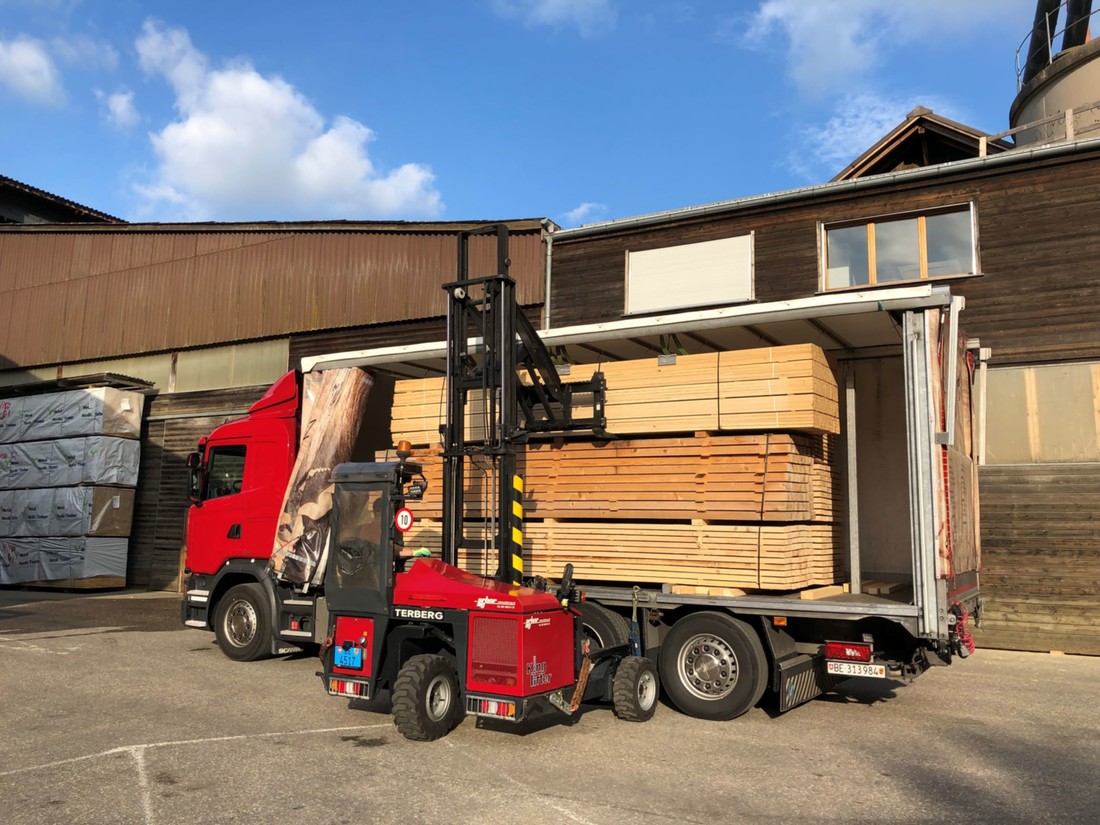 holz-mitnahmestapler-terberg-lkw-arbor.JPG