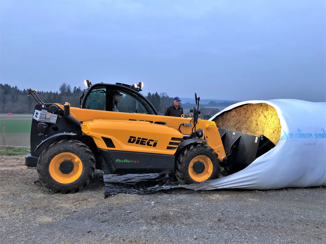 Landtechnik-teleskoplader-Silage.jpg