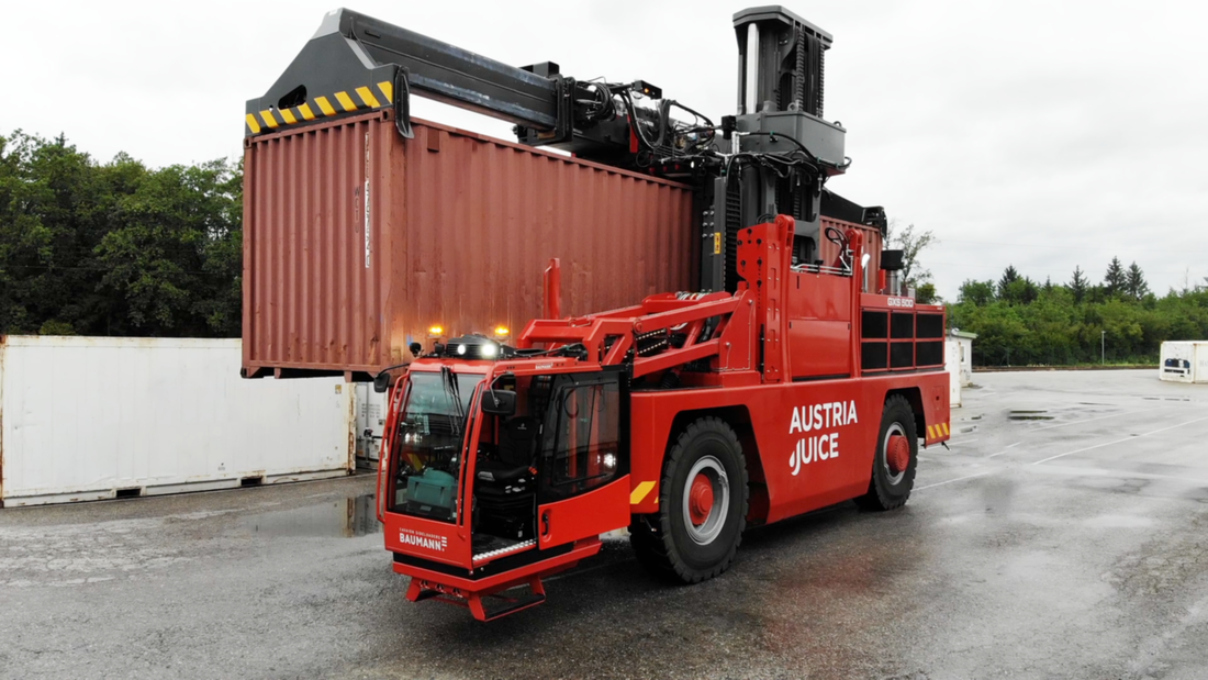 Seitenstapler-baumann-container-handling.png