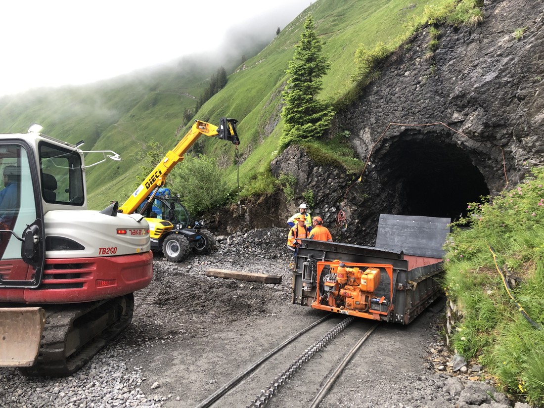 Teleskoplader-Baustelle-Brienzer-Rothornbahn.jpg