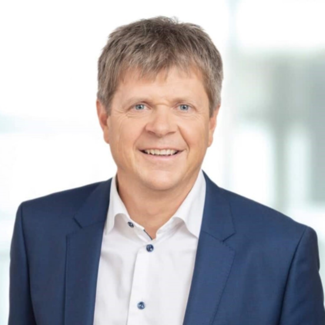 Jürg Grossen Jürg_Grossen-Keynote-Speaker-vf-talk1.jpg