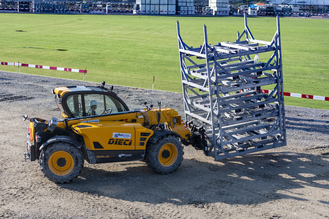 Travaux de montage à la Fête de la lutte suisse ESAF-2022-Pratteln-Arbor.jpg