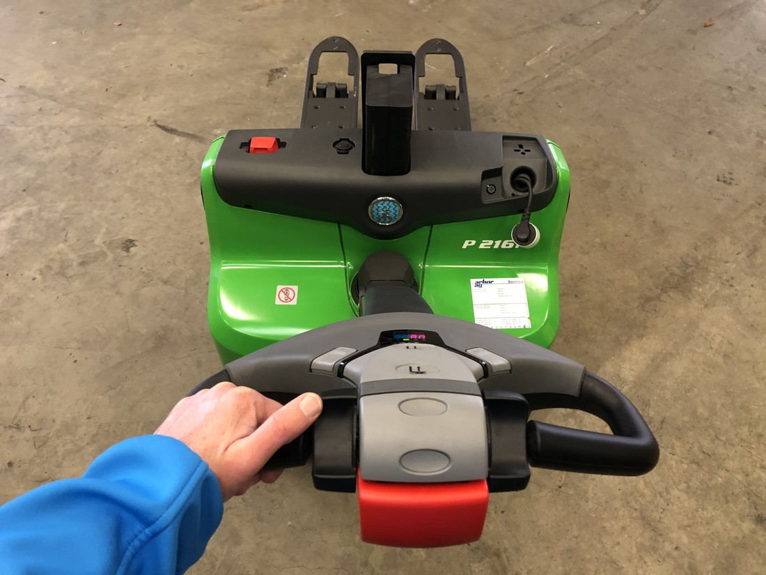 CESAB P216i - 250 kg leichte und 12cm kürzer! CESAB-Niederhubwagen-P216i-Lithium-Ionen3.jpg