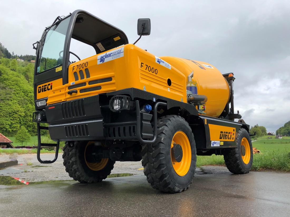 Camion malaxeur DIECI - Idéal pour travailler dans les tunnels et sur les chantiers de montagne. DIECI-Betonmischer-Fahrmischer-Arbor-AG1.jpg
