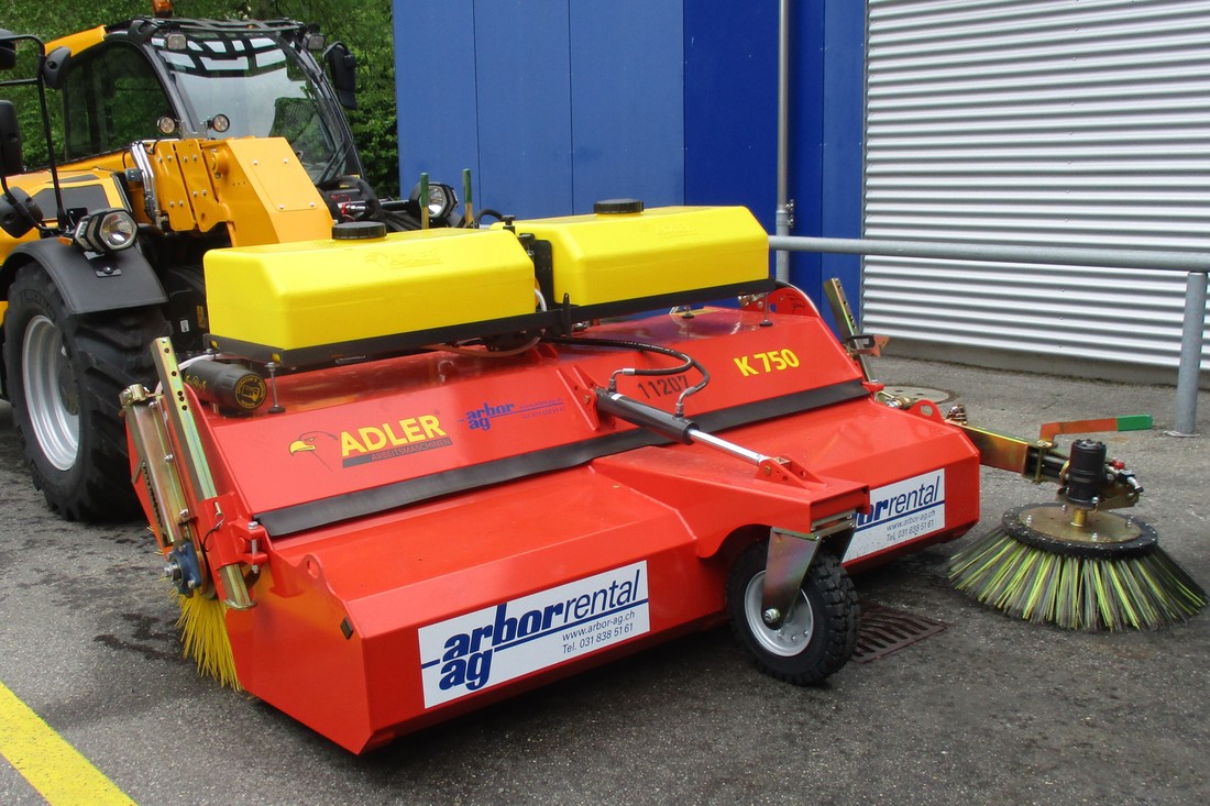 Adler Kehrmaschine Kehrmaschine.jpg