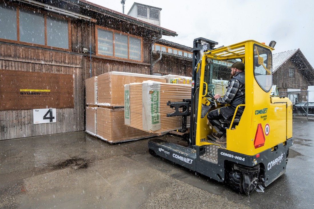 Der COMBILIFT MR4 - Der Universalstapler Stuberholz-AG-COMBILIFT-MR4-Winter.jpg