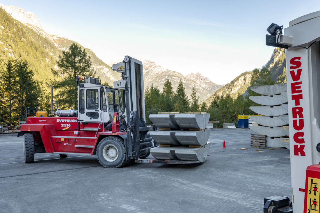 SVETRUCK-Tübing-Handling-Tunnelbau-Gotthard.jpg