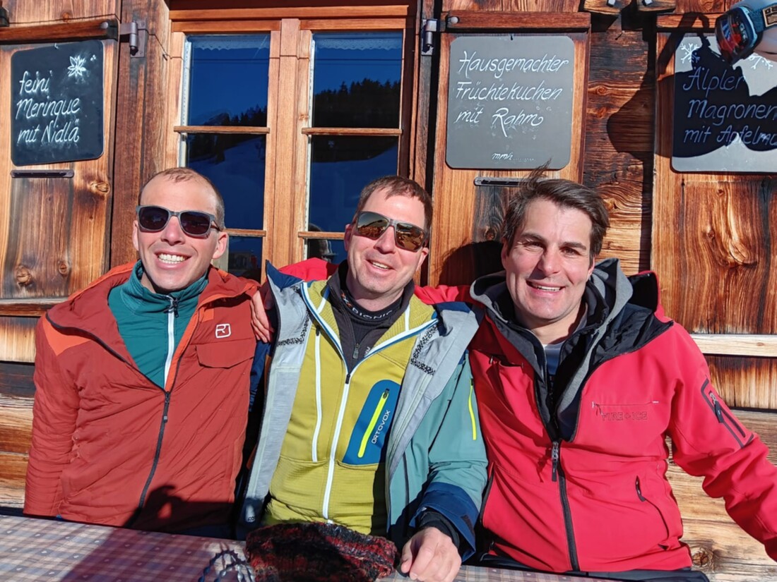 in Hochstimmung - Stefan Götti, (Leiter Vermietung) Patrick Hofstetter Kundenberater) und Arndt Reibold (Svetruck) WhatsApp Image 2024-02-03 at 10.22.36.jpeg