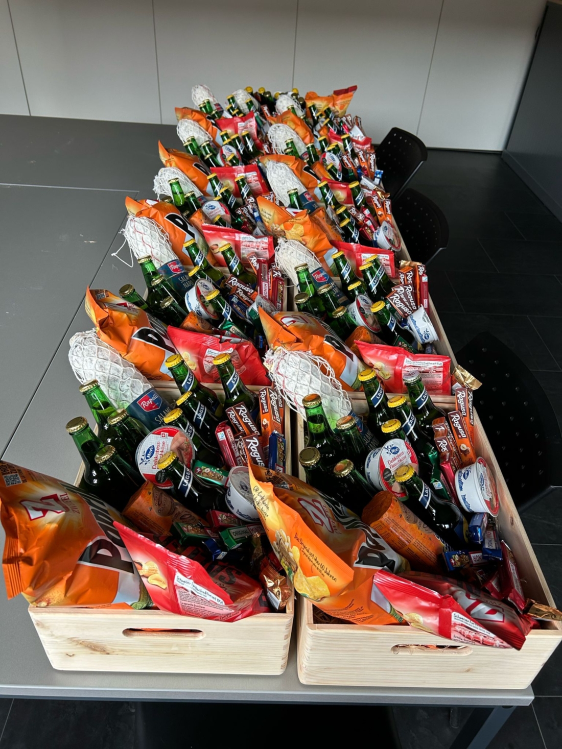 ein kleines Dankeschön an unsere Händler DIECI-Händlertagung-Geschenkbox.jpg