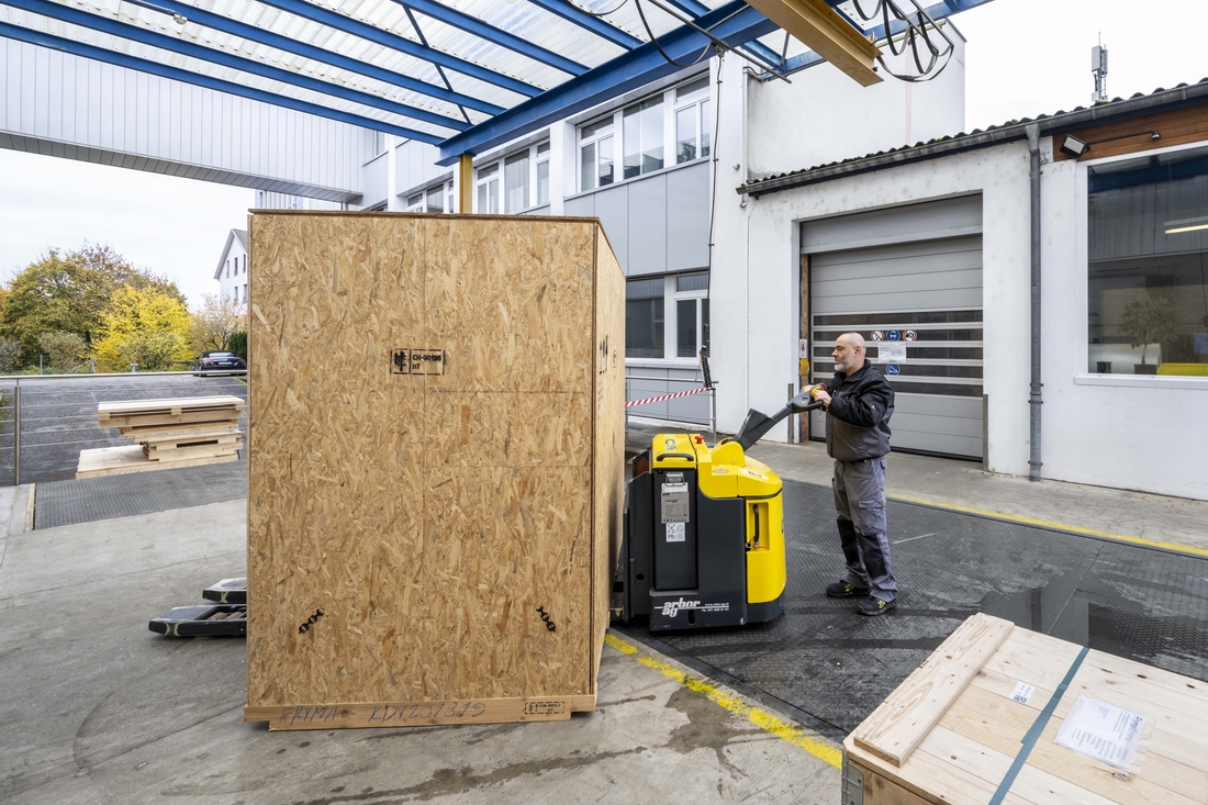 Eine Lösung für schwere Lasten frymakorume-Combilift-ppt-verladen-holzkisten.jpg