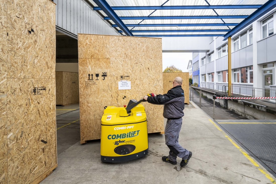 patentierter Mehr-Stellungs-Deichselkopf von COMBILIFT Combilift-ppt-lagern-holzkisten-bei-FrymaKoruma.jpg