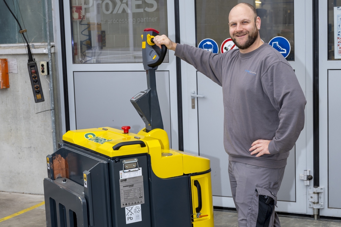Alexander Becker, Warehouse Manager alexander-becker-frymakorume-mit-Combilift-ppt_kh12whd0h588.jpg