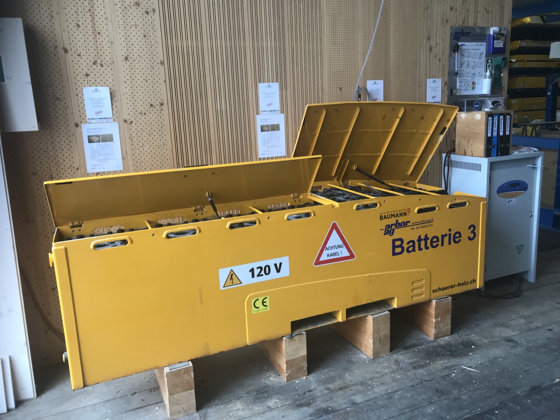schaerer-holz-wechselbatterie-stapler.jpeg