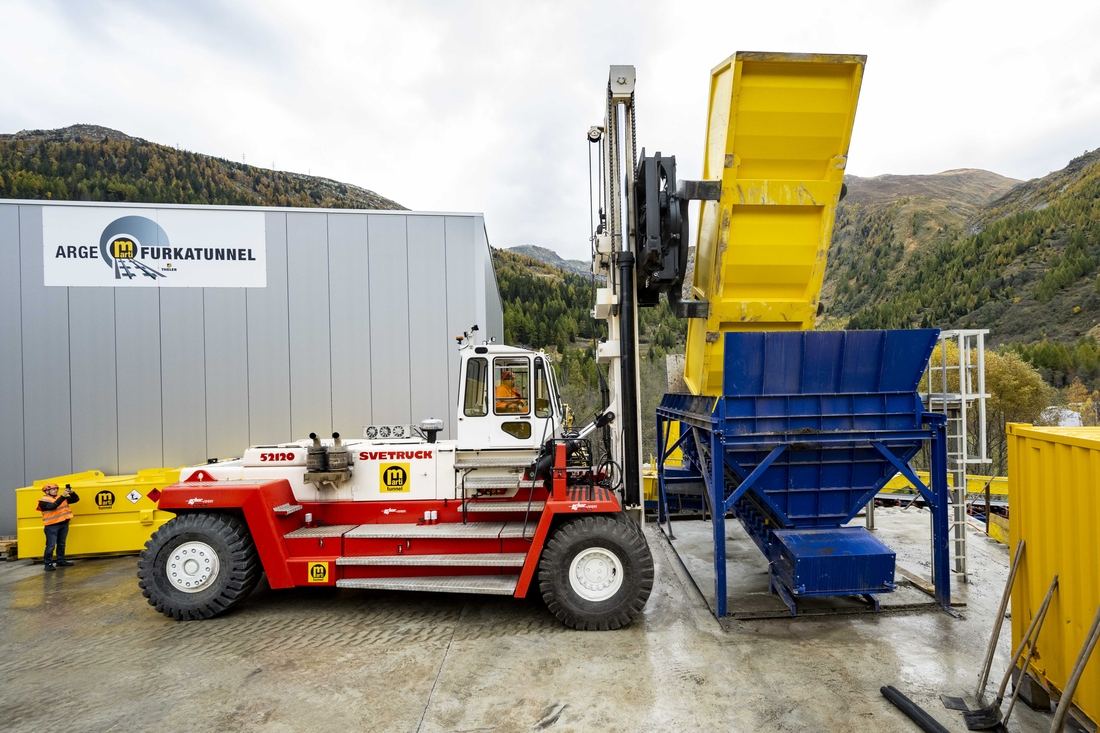 SVETRUCK mit KAUP Drehgerät beim Furka Tunnel im Einsatz Svetruk Furkatunnel-13.jpg