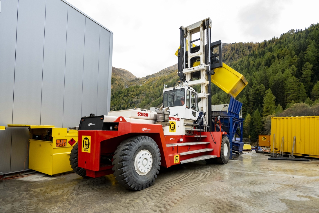 SVETRUCK mit KAUP Drehgerät beim Furka Tunnel im Einsatz Svetruk Furkatunnel-18.jpg