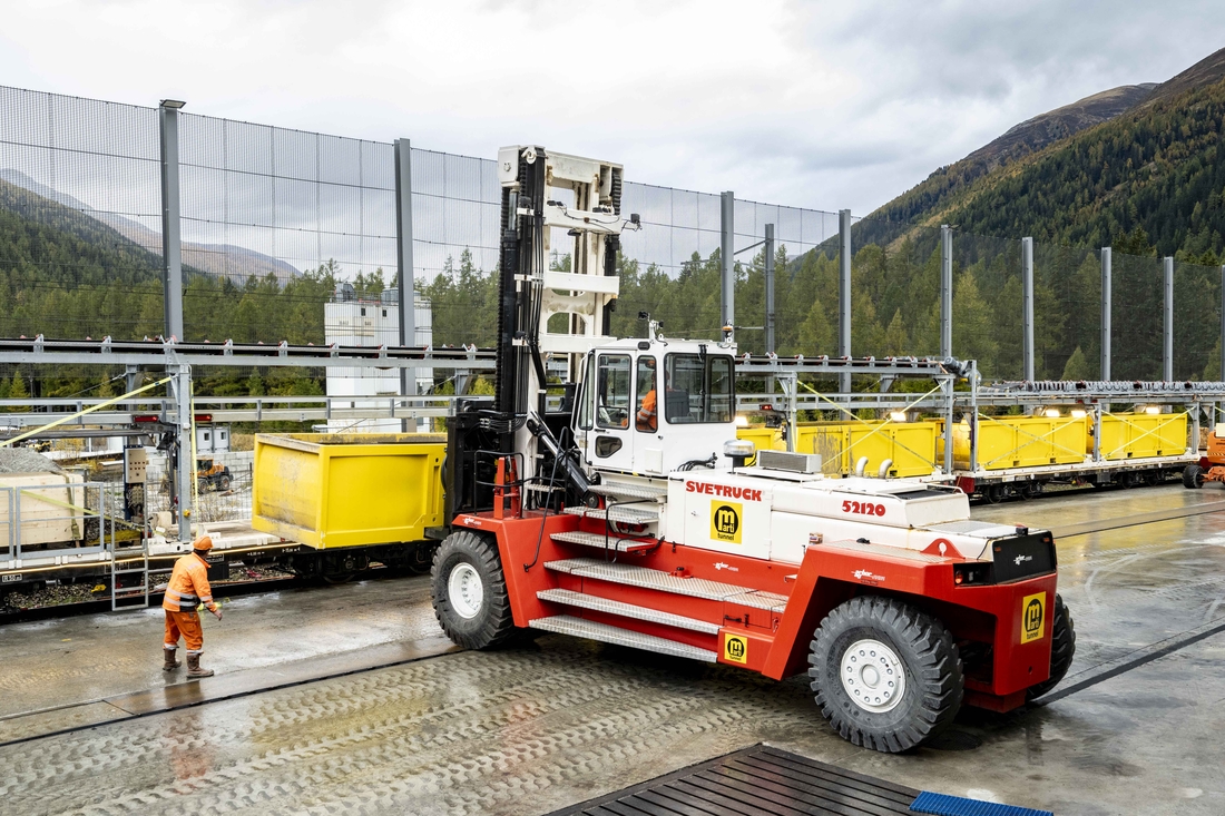 SVETRUCK mit KAUP Drehgerät beim Furka Tunnel im Einsatz Svetruk Furkatunnel-26.jpg