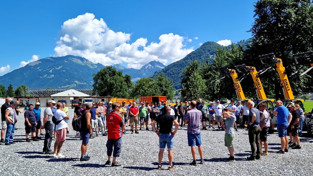 Toutes les personnes qui sont en service avec un véhicule à la FFLS 33_1a6lb0wxj8sgt.jpg